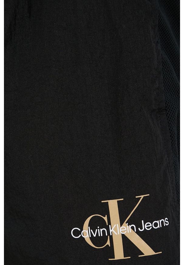 Calvin Klein Jeans szorty damskie kolor czarny z nadrukiem medium waist. Okazja: na co dzień. Stan: podwyższony. Kolor: czarny. Wzór: nadruk. Styl: casual