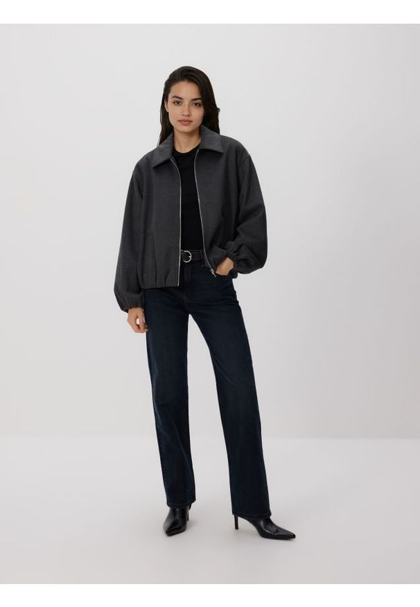 Reserved - Jeansy straight fit - granatowy. Kolor: niebieski. Materiał: jeans