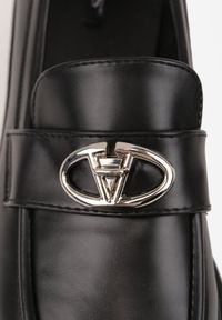 Born2be - Czarne Mokasyny na Grubej Podeszwie z Ozdobną Klamrą Kikirra. Okazja: na co dzień. Zapięcie: klamry. Kolor: czarny. Materiał: len. Styl: casual, elegancki, klasyczny #5