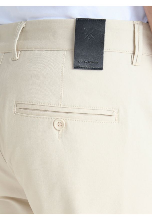 PAKO LORENTE – Beżowe męskie spodnie chino P24SF-WX-004-E-0 - Pako Lorente. Kolor: beżowy. Materiał: bawełna. Sezon: wiosna. Styl: klasyczny