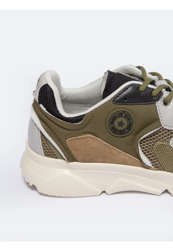 Big-Star - Sneakersy męskie z zamszowymi wstawkami khaki NN174294 303. Kolor: zielony. Materiał: zamsz