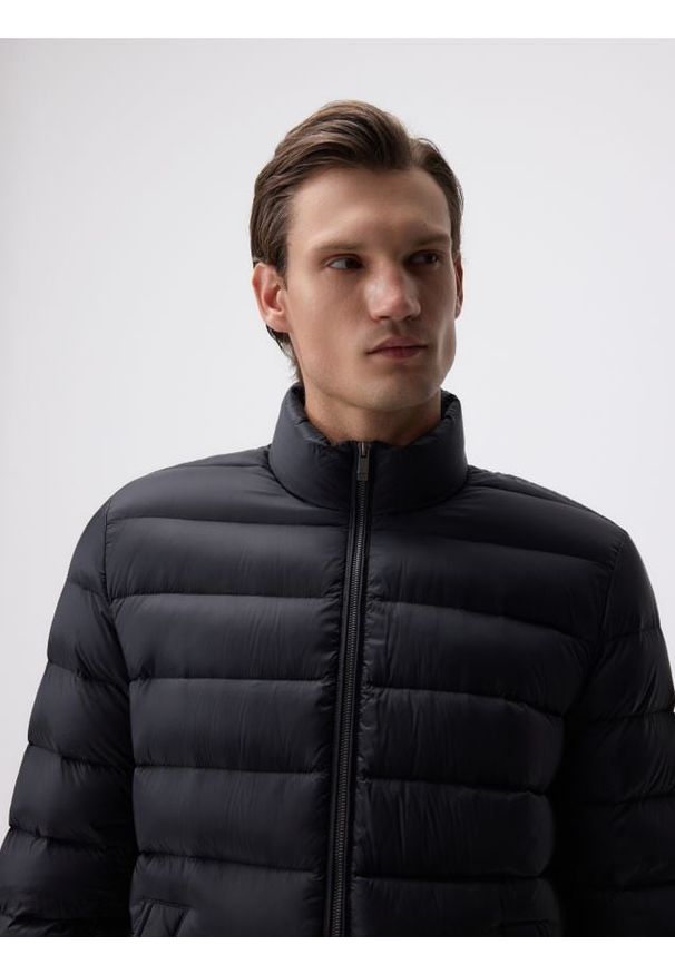 Reserved - Pikowana kurtka z puchem - czarny. Kolor: czarny. Materiał: puch