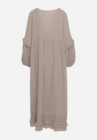 Born2be - Ciemnobeżowa Bawełniana Muślinowa Sukienka Ozdobiona Falbanką Perisea. Okazja: na co dzień. Typ kołnierza: dekolt w kształcie V. Kolor: beżowy. Materiał: bawełna. Wzór: aplikacja. Typ sukienki: proste. Styl: casual #6