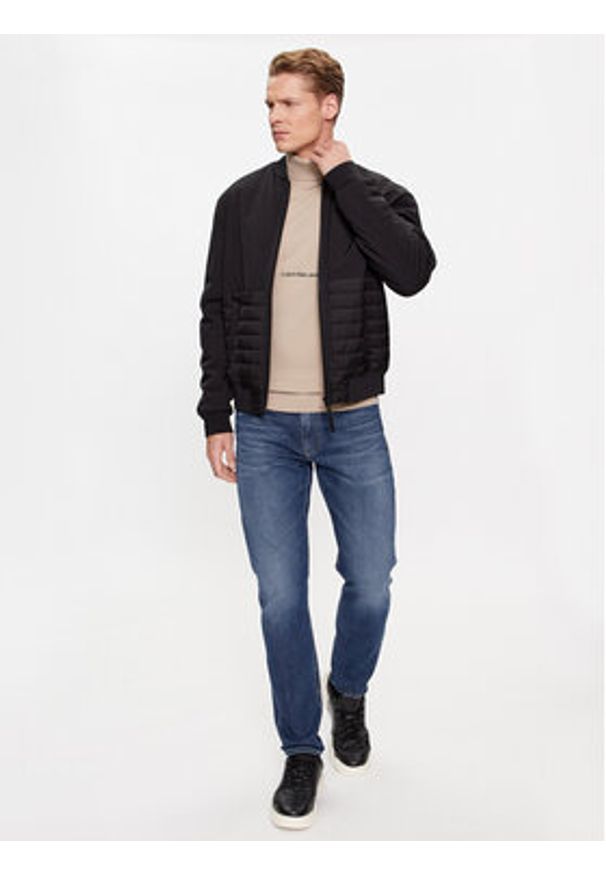 Calvin Klein Jeans Golf J30J324325 Beżowy Slim Fit. Typ kołnierza: golf. Kolor: beżowy. Materiał: bawełna