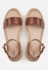 Born2be - Brązowe Sandały VICES na Grubej Plecionej Podeszwie z Paskiem Wokół Kostki Roselena. Okazja: na spacer, na co dzień. Zapięcie: pasek. Kolor: brązowy. Materiał: len. Wzór: haft. Sezon: lato. Styl: casual, elegancki #3