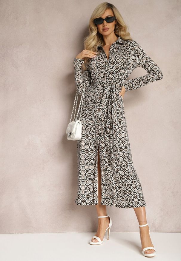 Renee - Biało-Czarna Sukienka Maxi o Taliowanym Kroju z Paskiem w Geometryczny Wzór Perani. Kolor: biały. Wzór: geometria. Długość: maxi