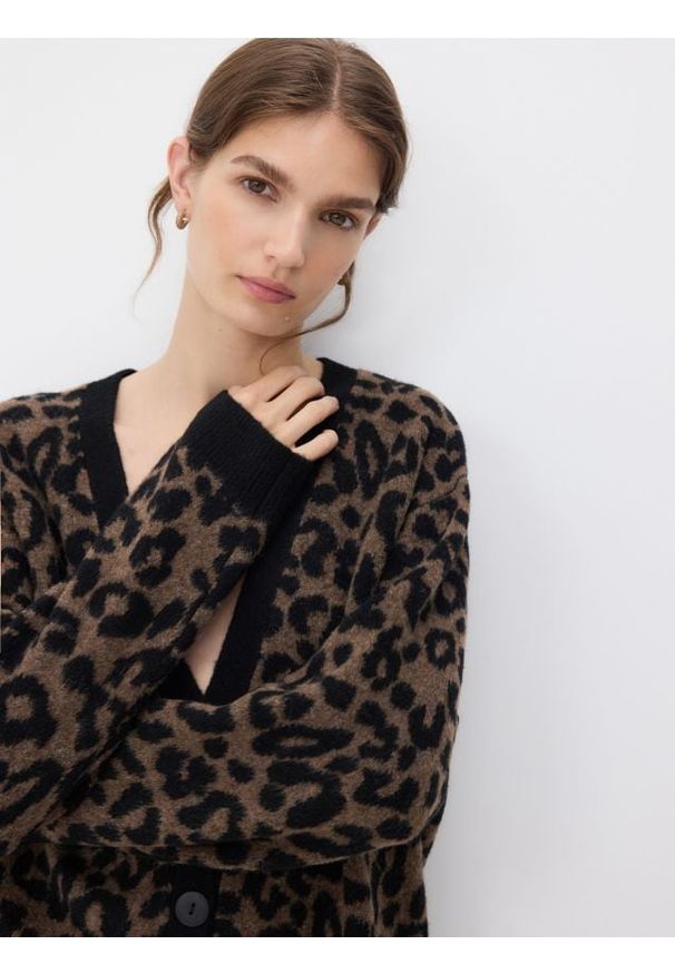 Reserved - Długi kardigan w panterkę - wielobarwny. Materiał: dzianina, wełna. Długość: długie. Wzór: motyw zwierzęcy