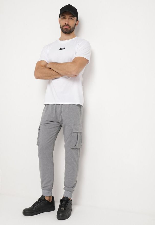 Born2be - Szare Spodnie Cargo Dresowe Evaleia. Kolor: szary. Materiał: dresówka