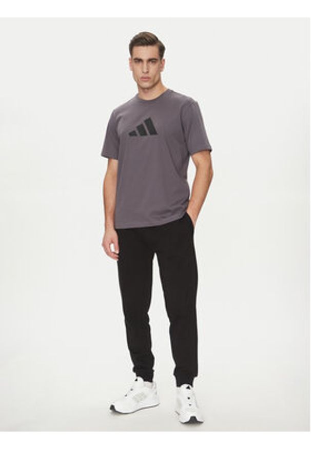 Adidas - adidas T-Shirt Future Icons 3 Bar Logo JD4921 Szary Regular Fit. Kolor: szary. Materiał: bawełna