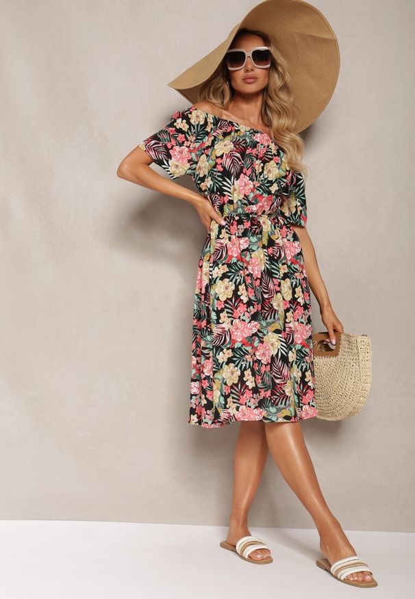 Renee - Czarn-Różowa Sukienka z Bawełny w Kwiatowy Print Dimizama. Okazja: na co dzień. Kolor: czarny. Materiał: bawełna. Długość rękawa: krótki rękaw. Wzór: kwiaty, nadruk. Typ sukienki: proste. Styl: elegancki, casual