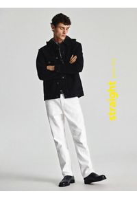 Reserved - Jeansy straight fit - biały. Kolor: biały #1