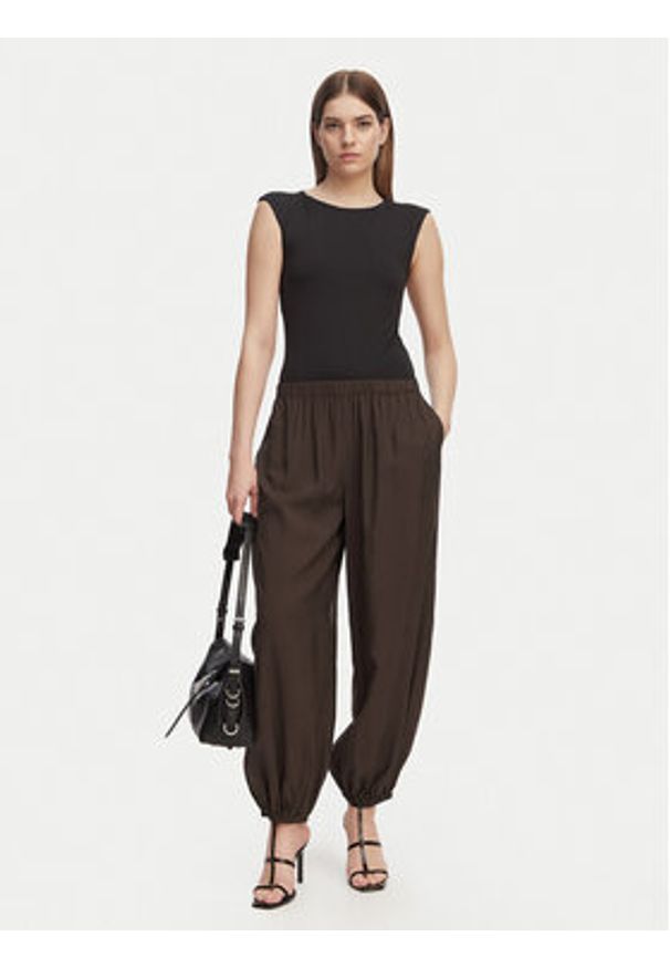 only - ONLY Spodnie materiałowe Scarly 15380514 Brązowy Relaxed Fit. Kolor: brązowy. Materiał: materiał