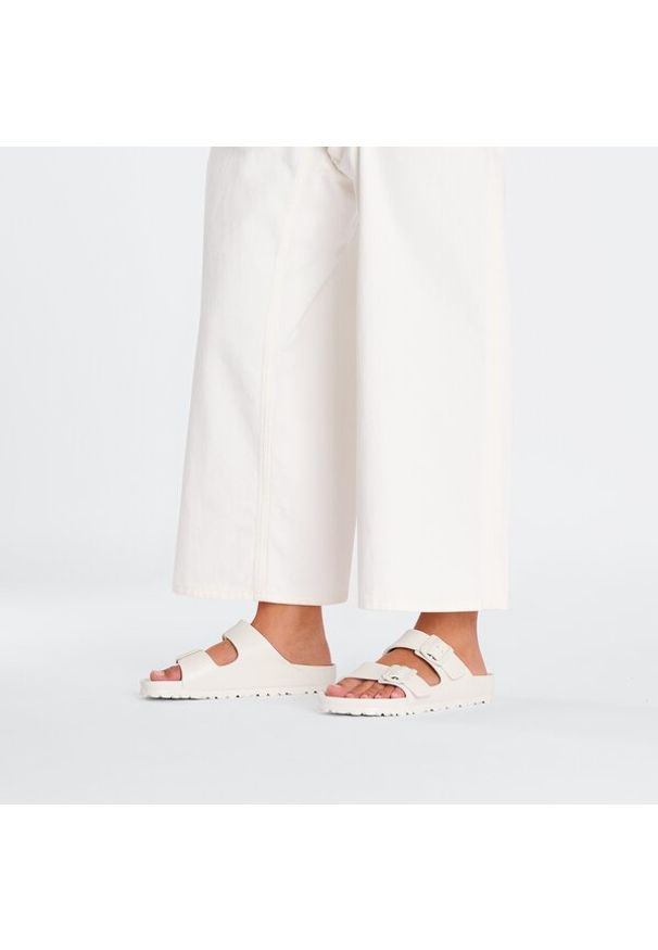 Klapki damskie Birkenstock Arizona Essentials EVA Eggshell. Kolor: kremowy