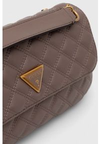 Guess torebka kolor brązowy. Kolor: brązowy. Materiał: pikowane. Rodzaj torebki: na ramię #4