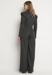 Born2be - Ciemnoszary Garniturowy Kombinezon z Wiskozą z Szerokimi Nogawkami i Zapięciem na Guziki Avaline. Okazja: na spotkanie biznesowe. Kolor: szary. Materiał: wiskoza. Styl: biznesowy, elegancki, sportowy, klasyczny #3
