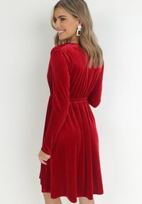 Born2be - Bordowa Sukienka Rozkloszowana z Gumką w Pasie Molfo. Kolor: czerwony. Materiał: welur, tkanina. Długość rękawa: długi rękaw. Typ sukienki: rozkloszowane, kopertowe. Długość: midi #4