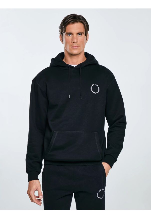 Big-Star - Bluza męska z kapturem czarna Ajrojer 906. Okazja: na co dzień. Typ kołnierza: kaptur. Kolor: czarny. Materiał: jeans, materiał, dzianina. Wzór: haft. Styl: casual