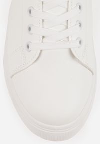 Renee - Białe Sznurowane Sneakersy z Cholewką przed Kostkę Narelina. Wysokość cholewki: przed kostkę. Kolor: biały. Szerokość cholewki: normalna. Sezon: jesień, wiosna #6