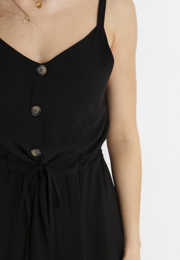 Born2be - Czarna Sukienka z Wiskozy Xelpiroe. Okazja: na co dzień. Kolor: czarny. Wzór: aplikacja, gładki. Typ sukienki: proste. Materiał: wiskoza. Długość rękawa: na ramiączkach. Sezon: lato. Styl: casual. Długość: maxi