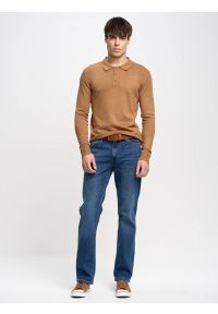 Big-Star - Sweter męski z kołnierzykiem polo brązowy Bradson 802. Okazja: na co dzień. Typ kołnierza: polo. Kolor: brązowy. Materiał: wiskoza. Długość rękawa: długi rękaw. Długość: długie. Styl: sportowy, elegancki, casual #4