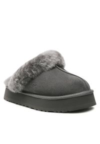 Ugg Kapcie W Disquette 1122550 Szary. Kolor: szary. Materiał: skóra