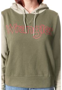 Wrangler - BLUZA WRANGLER DAMSKA KABEL HOODIE DUSTY OLIVE W6078HQ45. Typ kołnierza: kaptur