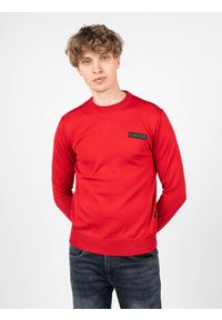 Plein Sport Sweter "Merino" | MPPS90152 | Mężczyzna | Czerwony. Okazja: na co dzień. Kolor: czerwony. Materiał: wełna. Wzór: aplikacja. Styl: sportowy
