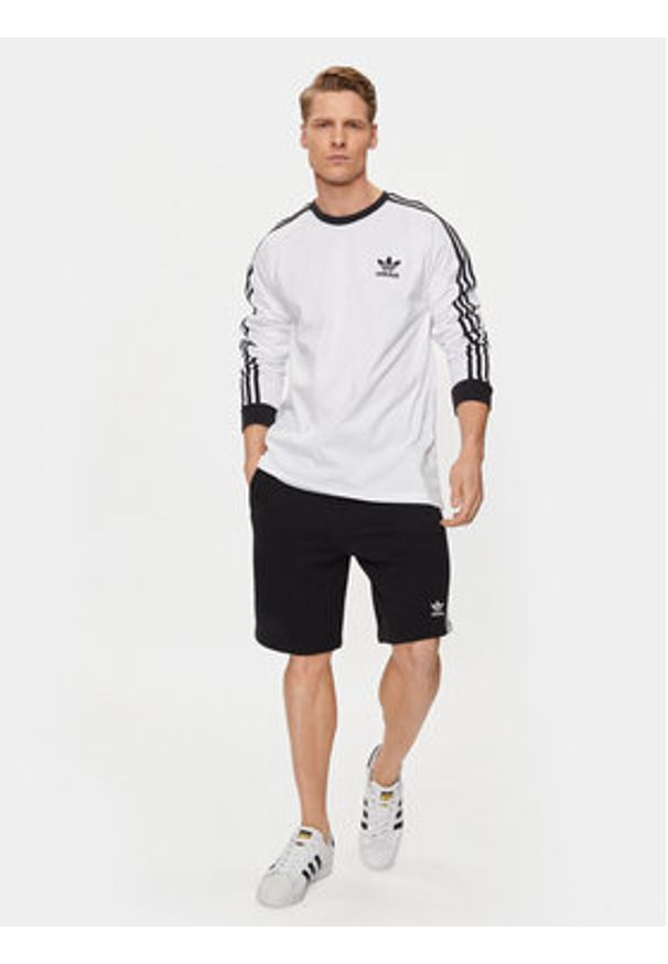 Adidas - adidas Longsleeve Adicolor Classics 3-Stripes Long-Sleeve Top IA4879 Biały Slim Fit. Kolor: biały. Materiał: bawełna. Długość rękawa: długi rękaw