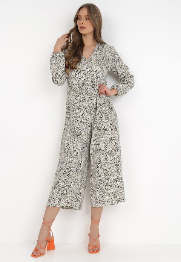 Born2be - Biało-Zielony Kombinezon Pyrhele. Okazja: na co dzień. Kolor: zielony. Długość: długie. Wzór: nadruk. Styl: casual, elegancki