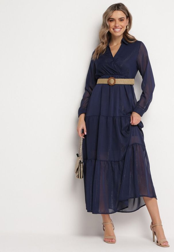 Born2be - Granatowa Sukienka z Kopertowym Dekoltem i Plecionym Paskiem Dirmi. Kolor: niebieski. Materiał: materiał. Typ sukienki: kopertowe