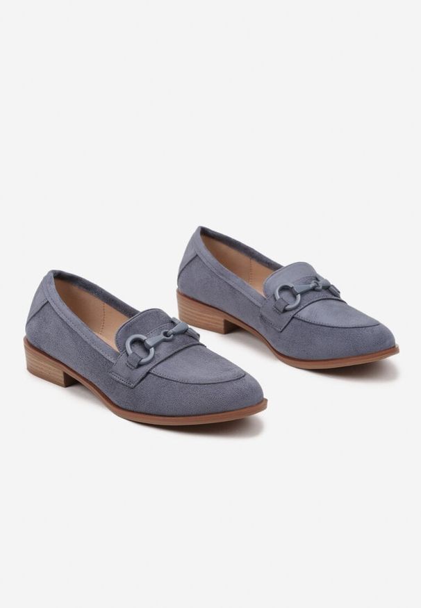 Renee - Niebieskie Mokasyny Vices z Wkładką ze Skóry Naturalnej Zdobione Łańcuszkiem Delariona. Kolor: niebieski. Materiał: skóra. Wzór: aplikacja. Obcas: na płaskiej podeszwie. Styl: elegancki