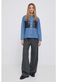 DKNY - Dkny koszula jeansowa damska kolor niebieski relaxed z kołnierzykiem klasycznym. Typ kołnierza: kołnierzyk klasyczny. Kolor: niebieski. Materiał: jeans. Długość: długie. Styl: klasyczny #5
