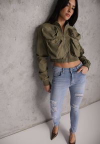 Renee - Niebieskie Jeansy Slim z Bawełny Ozdobione Przetarciami Vikiania. Okazja: na co dzień. Kolor: niebieski. Wzór: aplikacja. Styl: casual #1