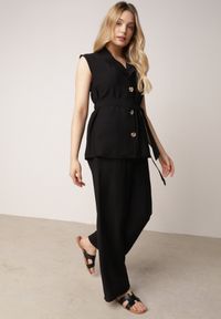 Born2be - Czarny Komplet z Topem o Fasonie Kamizelki z Paskiem i Szerokimi Spodniami z Wiskozą Zarinesh. Kolor: czarny. Materiał: wiskoza #5