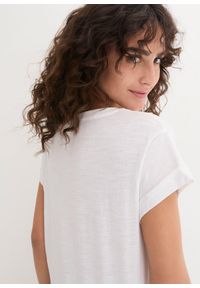 bonprix - Długi T-shirt z czystej bawełny. Kolor: biały. Materiał: bawełna. Długość rękawa: krótki rękaw. Długość: długie, krótkie #2