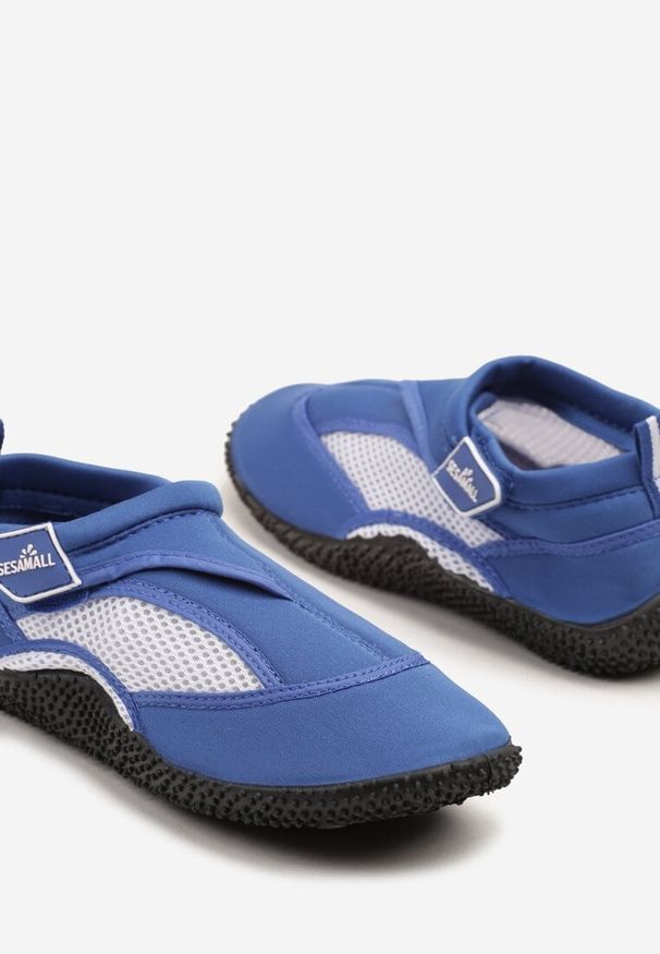 Born2be - Niebiesko-Białe Buty Sportowe do Wody z Zapięciem na Rzep Ellienna. Okazja: na co dzień, na plażę. Zapięcie: rzepy. Kolor: niebieski. Obcas: na płaskiej podeszwie