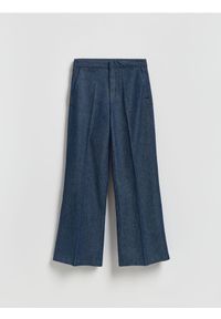 Reserved - Jeansy flare z kantem - granatowy. Kolor: niebieski