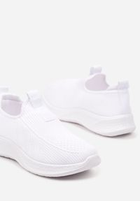 Born2be - Białe Buty Sportowe Benvia. Okazja: na co dzień. Kolor: biały. Materiał: materiał. Szerokość cholewki: normalna. Wzór: aplikacja. Obcas: na płaskiej podeszwie