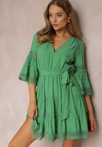 Renee - Zielona Sukienka Eudia. Kolor: zielony. Materiał: materiał, koronka. Typ sukienki: rozkloszowane. Długość: mini