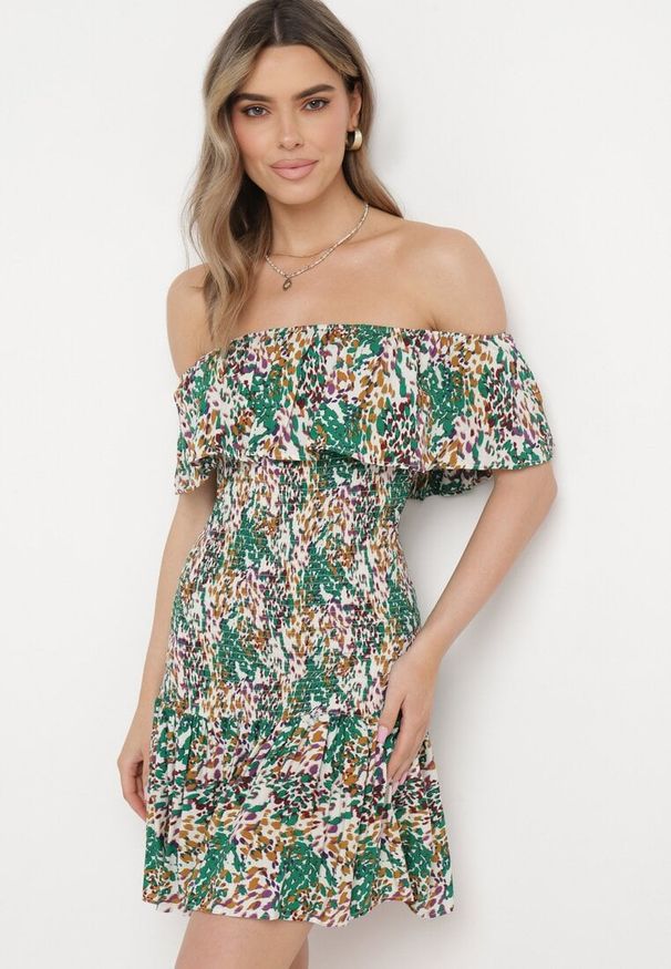 Born2be - Zielona Sukienka Hiszpanka Mini z Elastycznej Wiskozy Zamra. Typ kołnierza: dekolt hiszpanka. Kolor: zielony. Materiał: wiskoza. Sezon: lato. Długość: mini