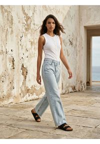 Sinsay - Bawełniana koszulka na ramiączkach - biały. Kolor: biały. Materiał: bawełna. Długość rękawa: na ramiączkach #1