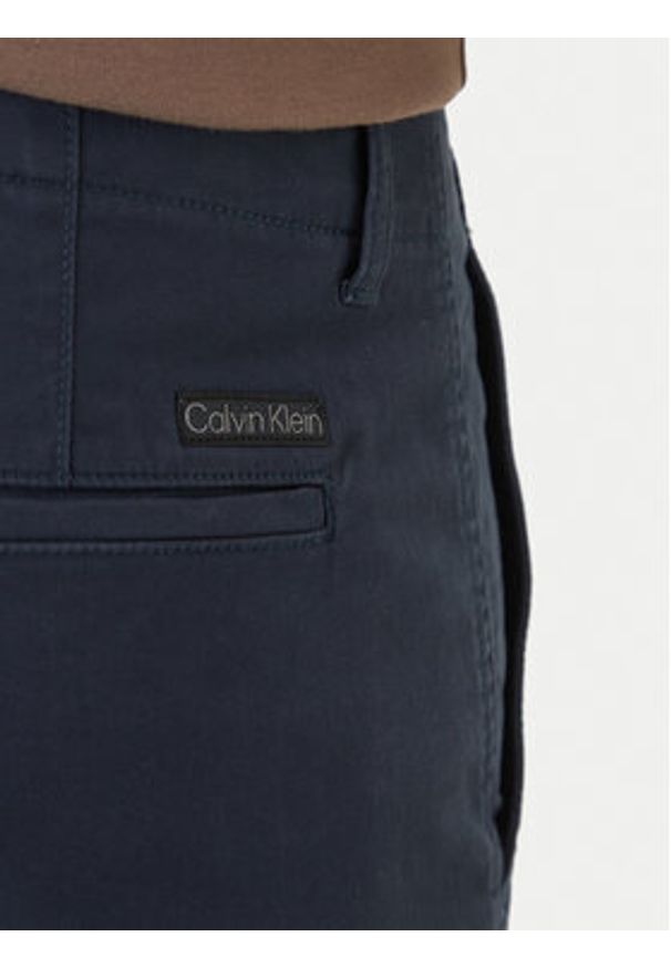 Calvin Klein Jeans Spodnie materiałowe LV04RF618G Granatowy Slim Fit. Kolor: niebieski. Materiał: bawełna