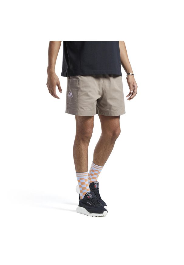 Krótka Reebok Cl Skate. Kolor: beżowy. Długość: krótkie. Sport: skateboard