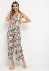 Born2be - Zielony Kombinezon z Długimi Nogawkami Wiązanymi Ramiączkami i Abstrakcyjnym Printem Izara. Okazja: na co dzień, na spacer, na imprezę. Kolor: zielony. Materiał: wiskoza. Długość rękawa: na ramiączkach. Długość: długie. Wzór: nadruk. Sezon: lato. Styl: casual, elegancki #4