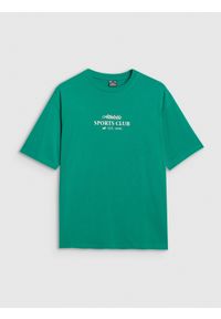 4f - 4F T-shirt oversize z nadrukiem damski - zielona XL. Okazja: na co dzień. Kolor: zielony. Materiał: dzianina, materiał, bawełna, jersey. Długość rękawa: krótki rękaw. Długość: krótkie. Wzór: nadruk. Styl: klasyczny, sportowy, casual