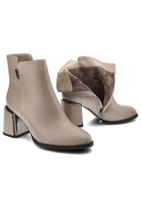 Beżowe Botki Artiker Modne Skórzane Buty Na Obcasie. Okazja: na co dzień. Kolor: beżowy. Materiał: skóra. Wzór: gładki. Obcas: na obcasie. Styl: casual. Wysokość obcasa: średni #9