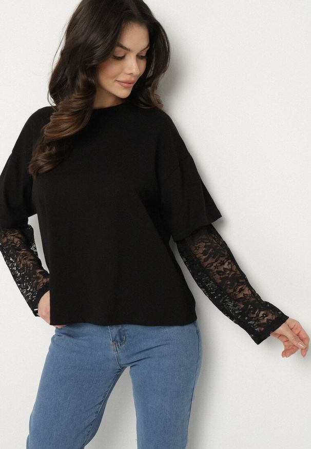 Born2be - Czarna Bluzka T-shirt Oversize z Koronkowymi Rękawami Cillifia. Okazja: na co dzień. Kolor: czarny. Materiał: koronka. Styl: klasyczny, elegancki, casual