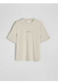 Reserved - T-shirt relaxed fit z nadrukiem - beżowy. Kolor: beżowy. Materiał: bawełna. Wzór: nadruk #1
