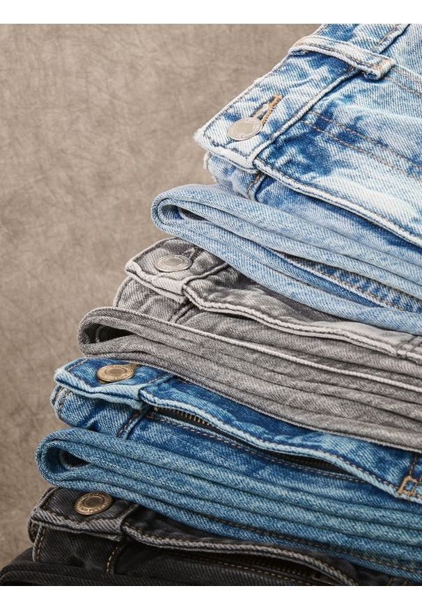 Reserved - Jeansy baggy fit - niebieski. Kolor: niebieski