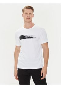 Calvin Klein T-Shirt Brush Logo K10K113113 Biały Regular Fit. Kolor: biały. Materiał: bawełna